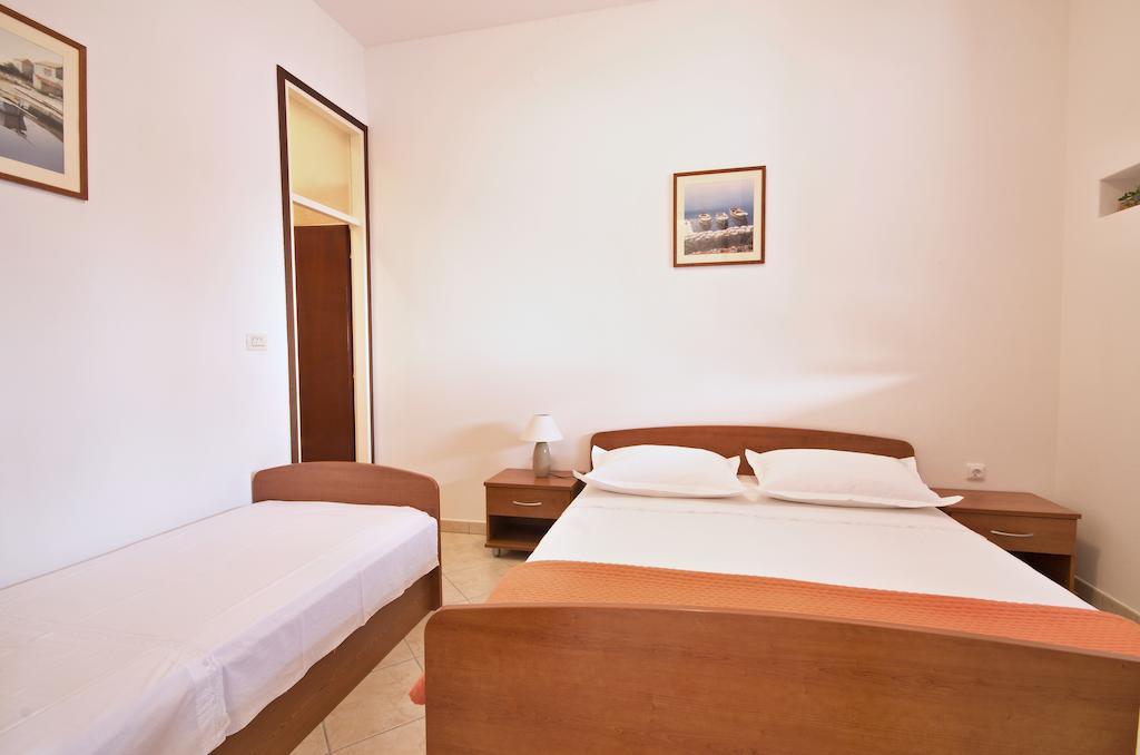 Apartment Zara 2 With Boat Place Міміце Номер фото