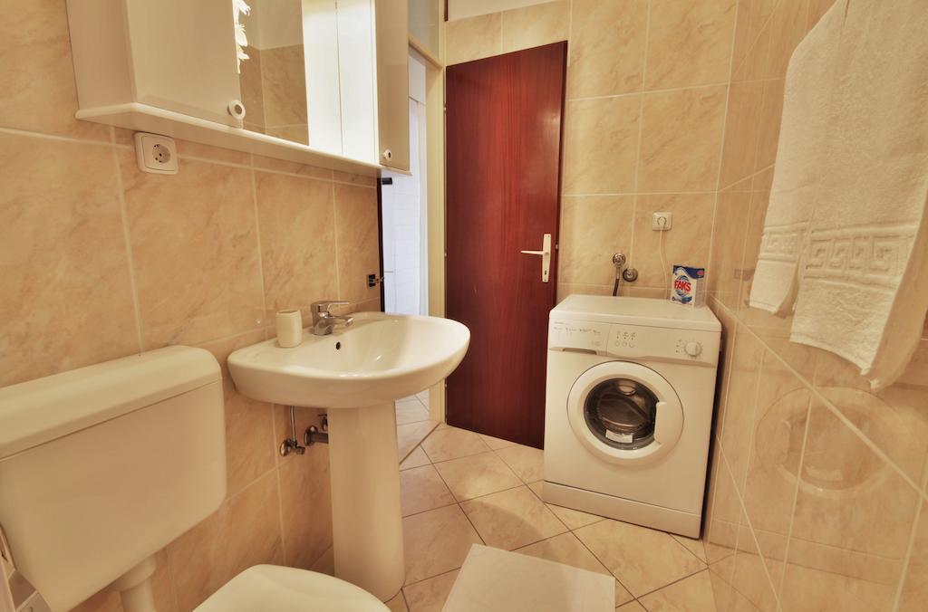 Apartment Zara 2 With Boat Place Міміце Номер фото