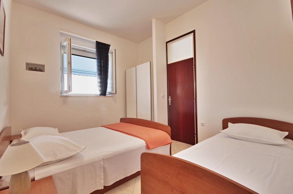 Apartment Zara 2 With Boat Place Міміце Номер фото
