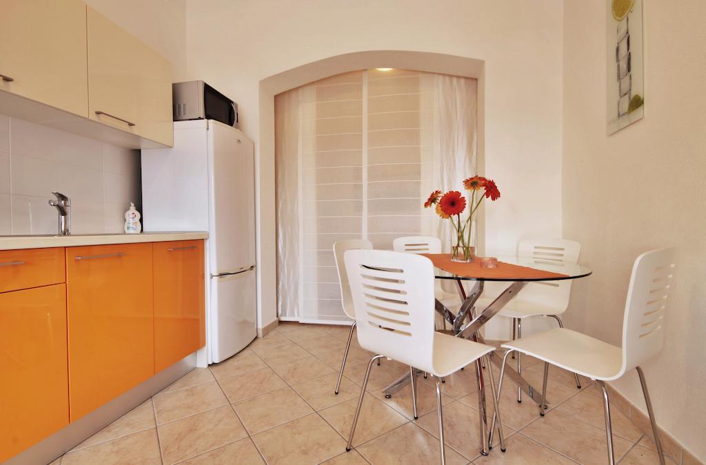 Apartment Zara 2 With Boat Place Міміце Екстер'єр фото
