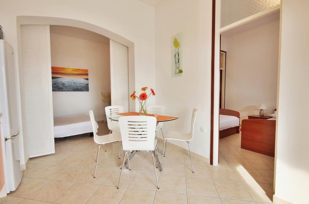 Apartment Zara 2 With Boat Place Міміце Номер фото