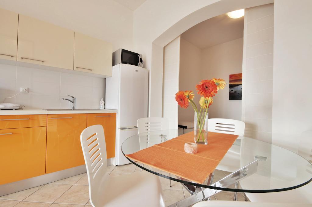 Apartment Zara 2 With Boat Place Міміце Номер фото