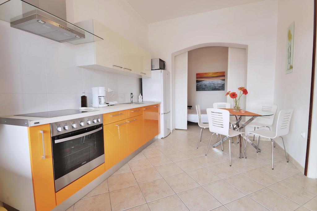 Apartment Zara 2 With Boat Place Міміце Номер фото