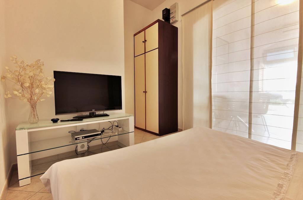 Apartment Zara 2 With Boat Place Міміце Номер фото